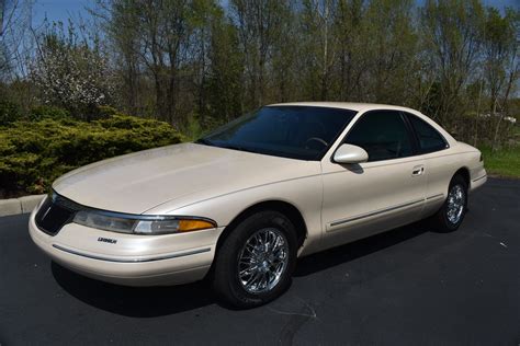 Lincoln Mark viii 1996 photo