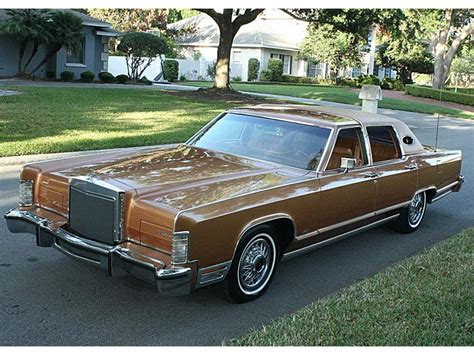 Lincoln Town car 1978 photo