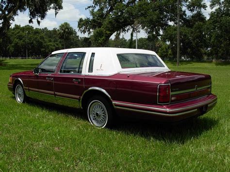 Lincoln Town car 1992 photo