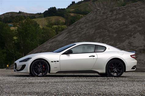 Maserati Granturismo 2013 photo