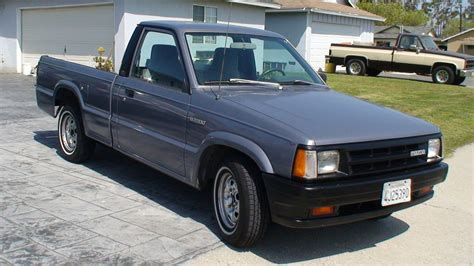 Mazda B2200 photo