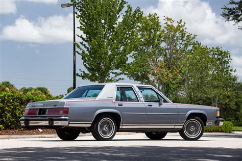 Mercury Marquis 1985 photo