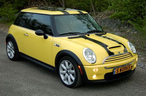 Mini Cooper s 2004 photo