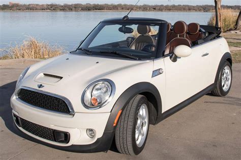 Mini Cooper s convertible 2011 photo