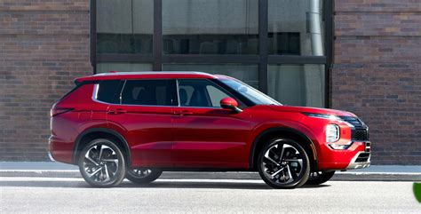 Mitsubishi Outlander 2022 photo