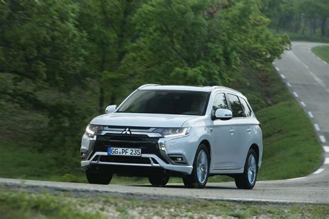 Mitsubishi Outlander phev 2018 photo