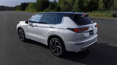 Mitsubishi Outlander phev 2022 photo