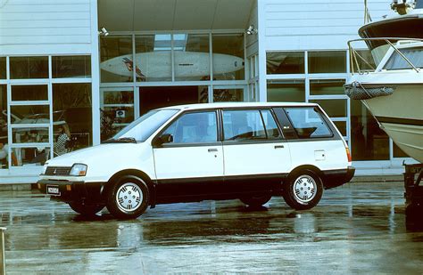 Mitsubishi Wagon 1988 photo