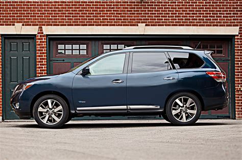 photo of Nissan Pathfinder hybrid car production