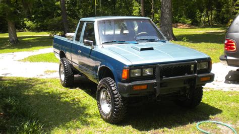 Nissan Pickup 1985 photo