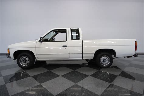 Nissan Pickup 1986 photo