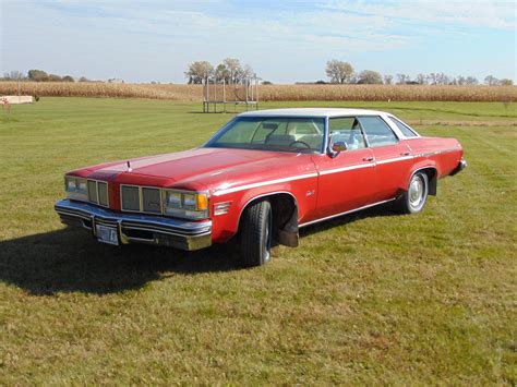 Oldsmobile 88 1976 photo