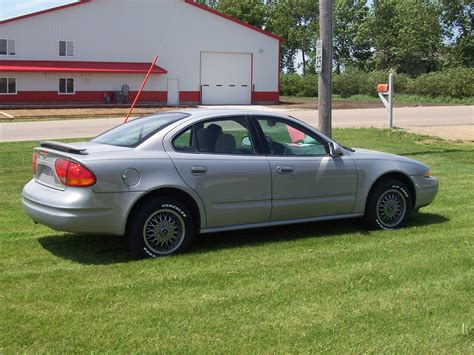 Oldsmobile Alero 2000 photo