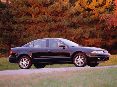 photo of Oldsmobile Alero car production