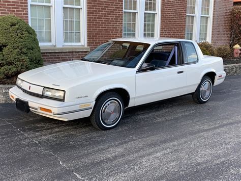 Oldsmobile Calais 1989 photo