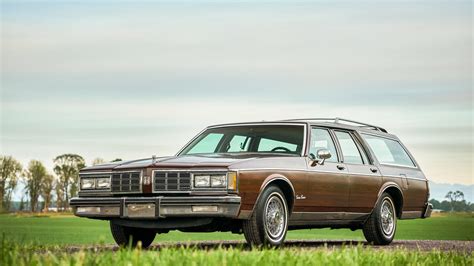 Oldsmobile Custom cruiser 1983 photo