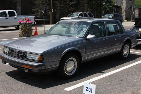 Oldsmobile Touring sedan 1990 photo