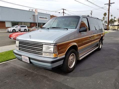 Plymouth Grand voyager 1988 photo