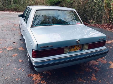 Plymouth Reliant 1985 photo