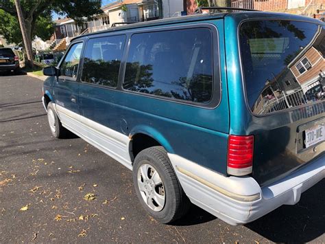 photo of Plymouth Voyager (awd) car production