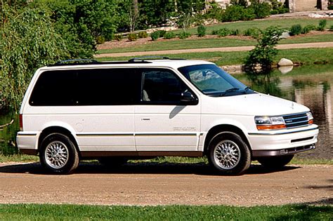 Plymouth Voyager 1991 photo