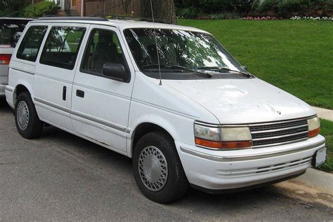 Plymouth Voyager 1993 photo