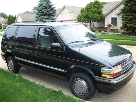 Plymouth Voyager 1993 photo