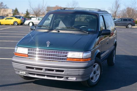 Plymouth Voyager 1994 photo