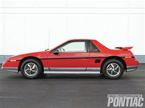 Pontiac Fiero 1985 photo