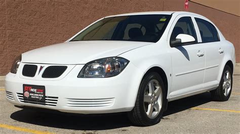 Pontiac G5 2010 photo