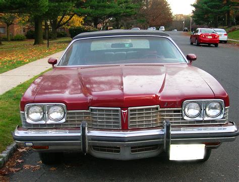 Pontiac Grand ville photo