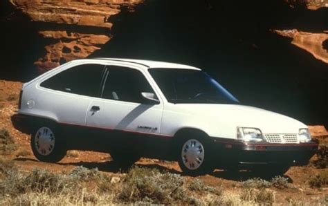 Pontiac Lemans 1991 photo