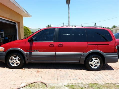 Pontiac Montana 1999 photo