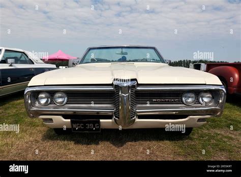 Pontiac Parisienne photo