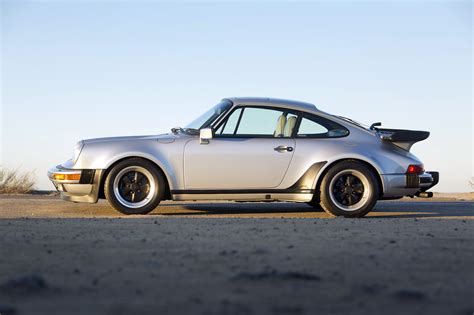 Porsche 911 1987 photo