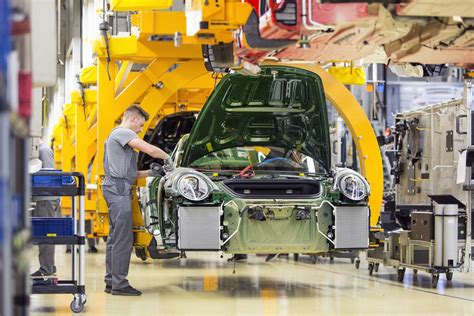 photo of Porsche 911 car production