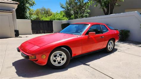 photo of Porsche 924 car production