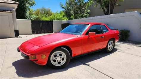 photo of Porsche 924 car production