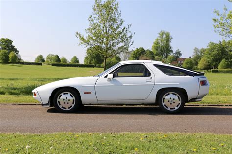 Porsche 928 1981 photo