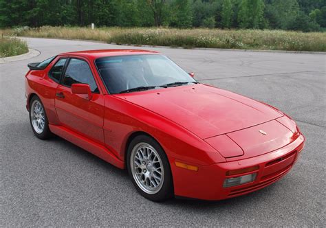 Porsche 944 1987 photo