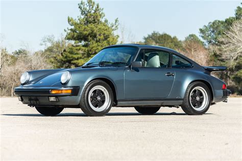 Porsche Carrera 1987 photo