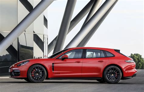 Porsche Panamera 2021 photo