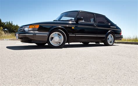 Saab 900 photo