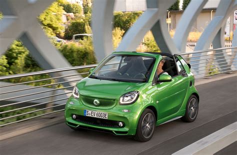 photo of Smart Fortwo convertible electr car production