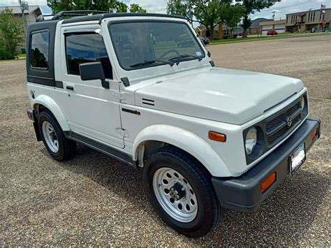 Suzuki Samurai 1992 photo