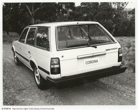 photo of Toyota Corona station wagon car production