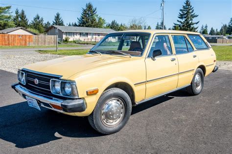 Toyota Corona station wagon photo