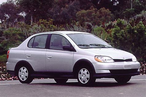 Toyota Echo 2000 photo