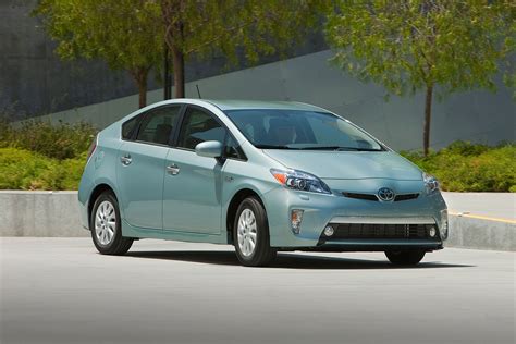 Toyota Prius plug-in hybrid 2015 photo