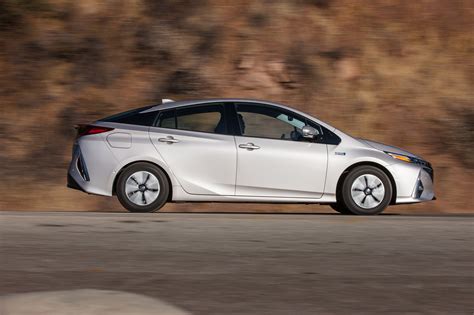 Toyota Prius prime 2017 photo